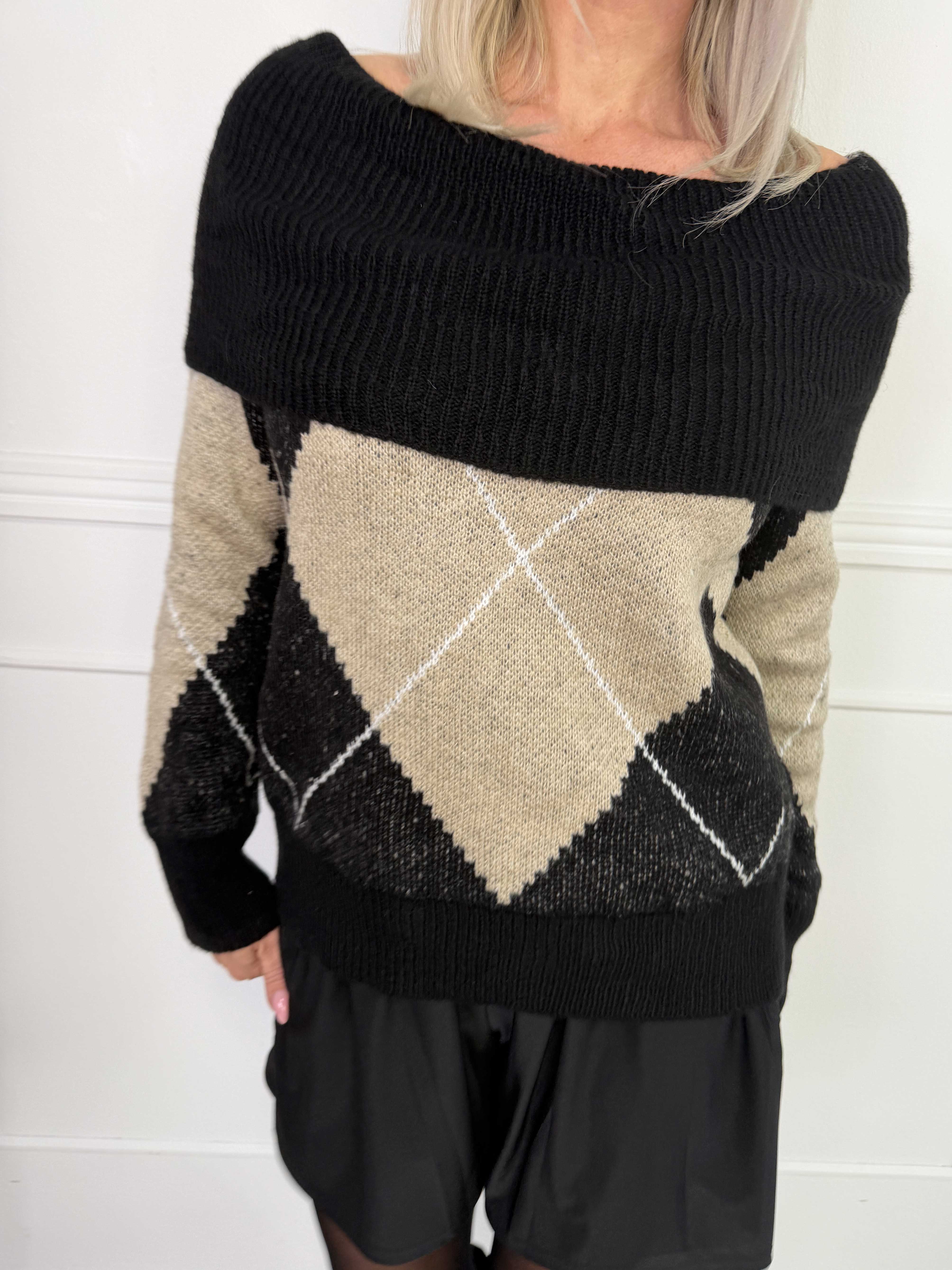 Paola - Off-shoulder strikbluse med mønster